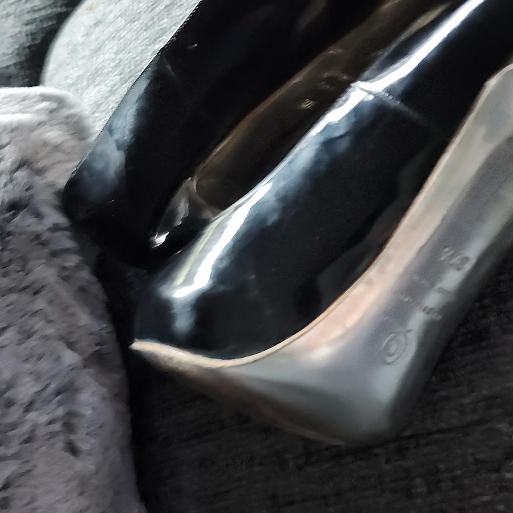McQ Alexander Mcqueen Heart peep toe platform heels. Black with silver heel - Picture 16 of 16